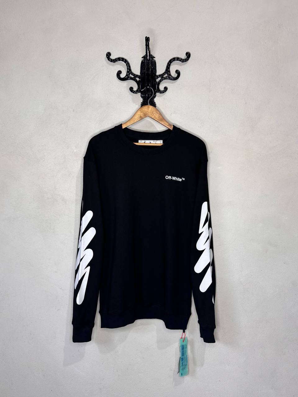 (M) Off White