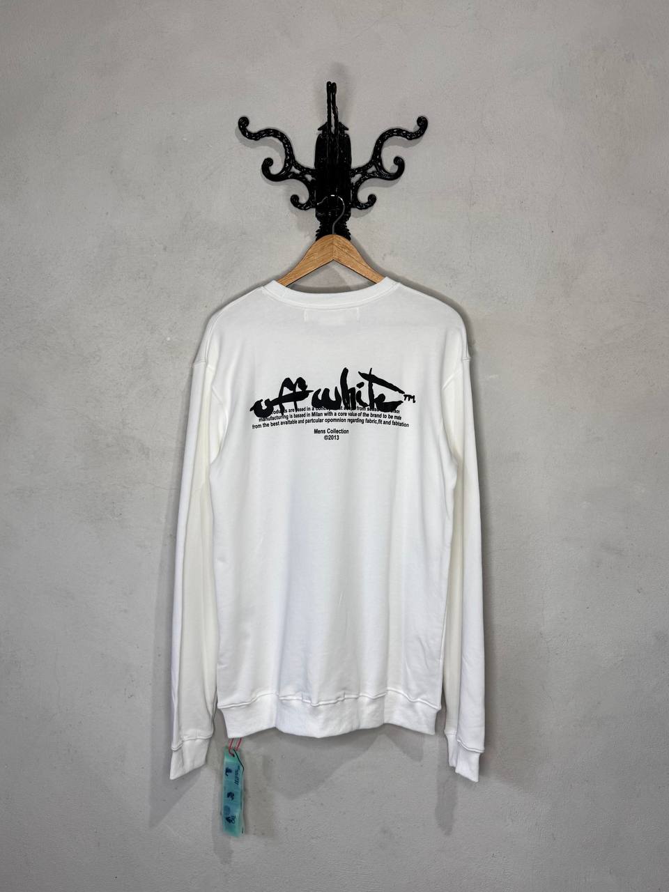 (M) Off White