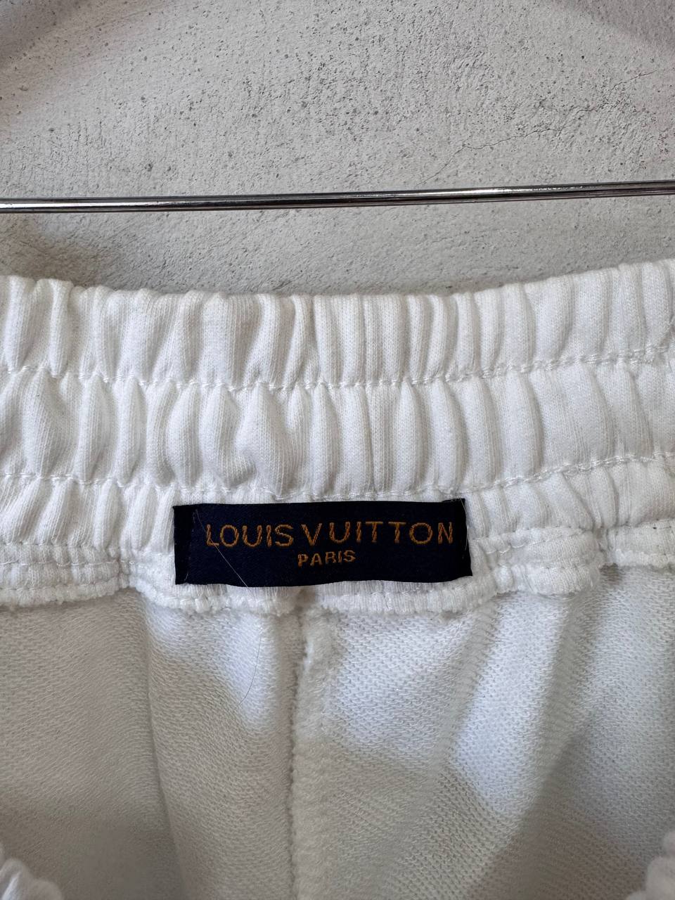 (M) Louis Vuitton