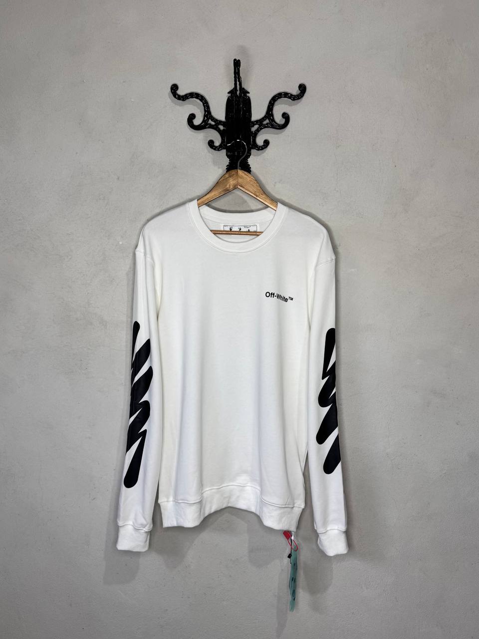 (M) Off White