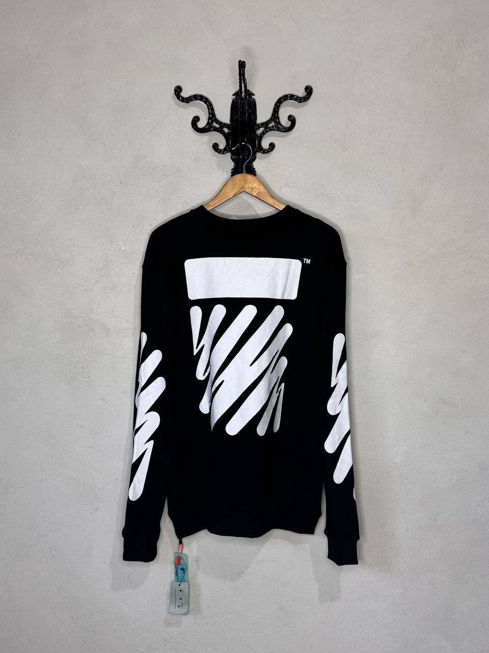 (M) Off White