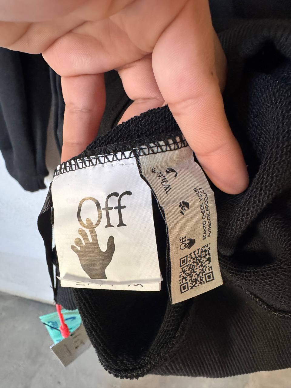 (M) Off White