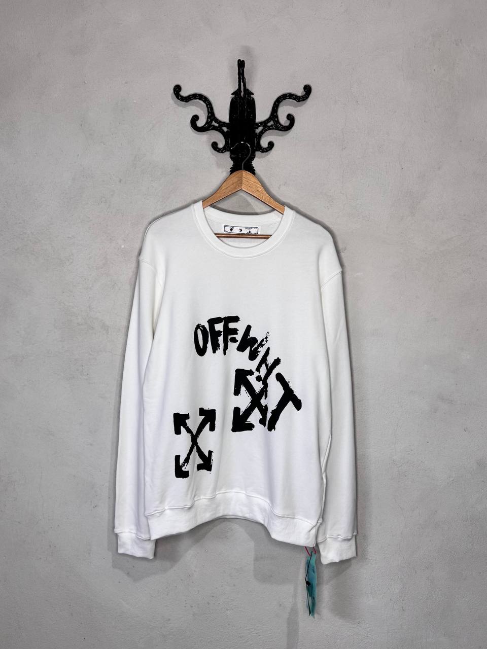 (M) Off White