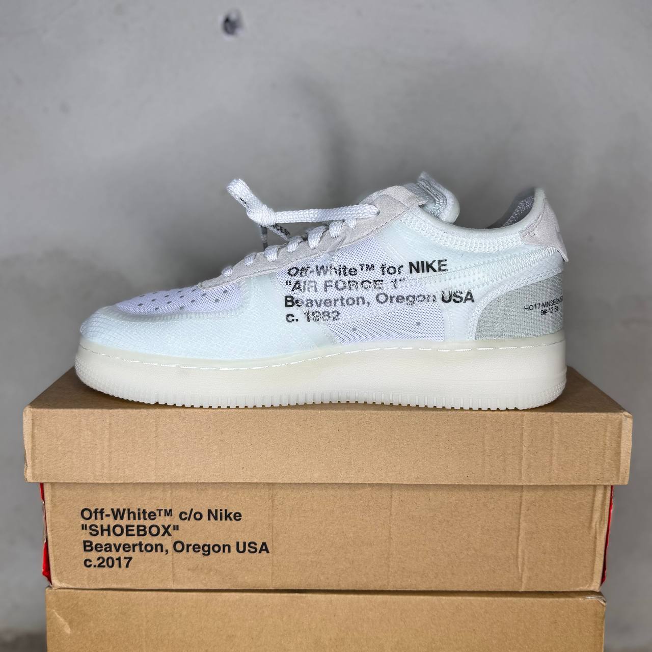 Nike Air Force 1 Low Off-White
(US 9.5, EUR 43, 27.5cm)