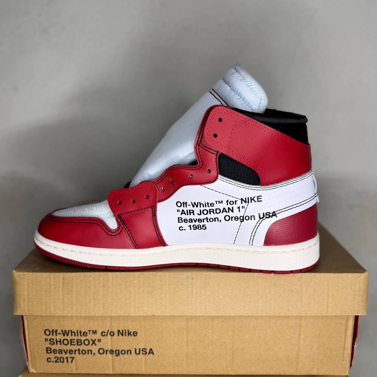 Air Jordan 1 Retro High Off-White Chicago
(US 9.5, EUR 43, 27.5cm)