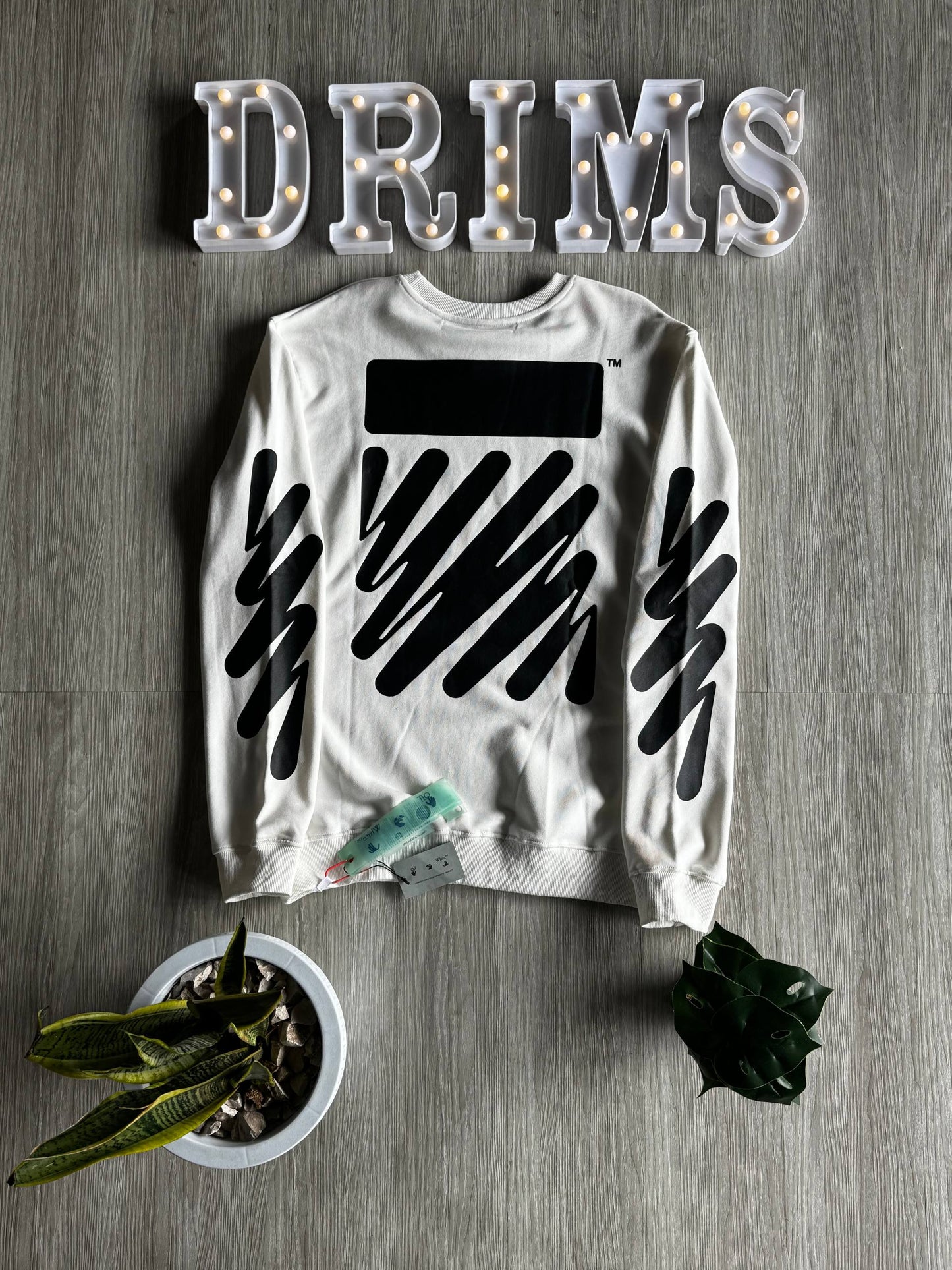 Off white Rayas Negras