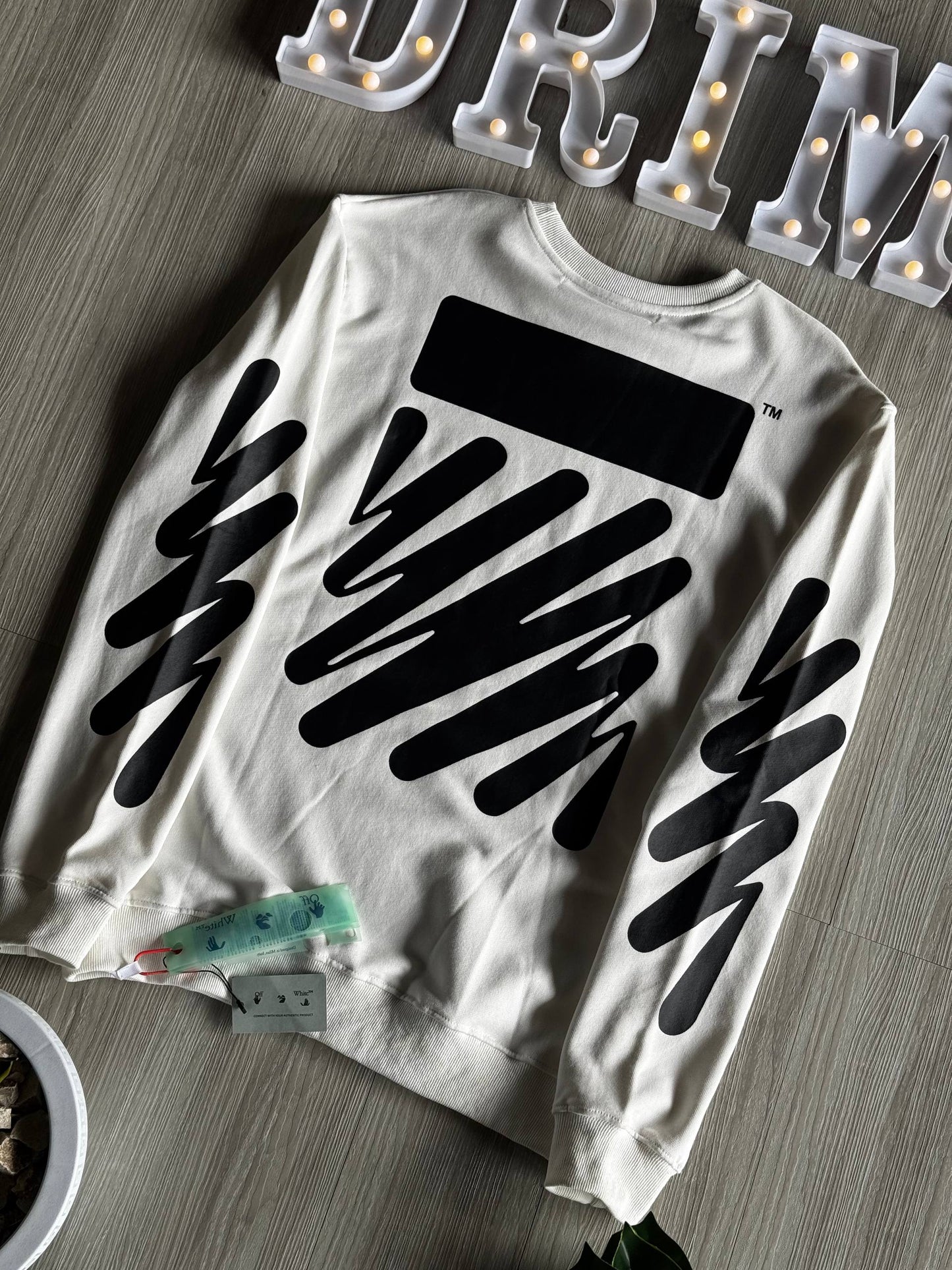 Off white Rayas Negras