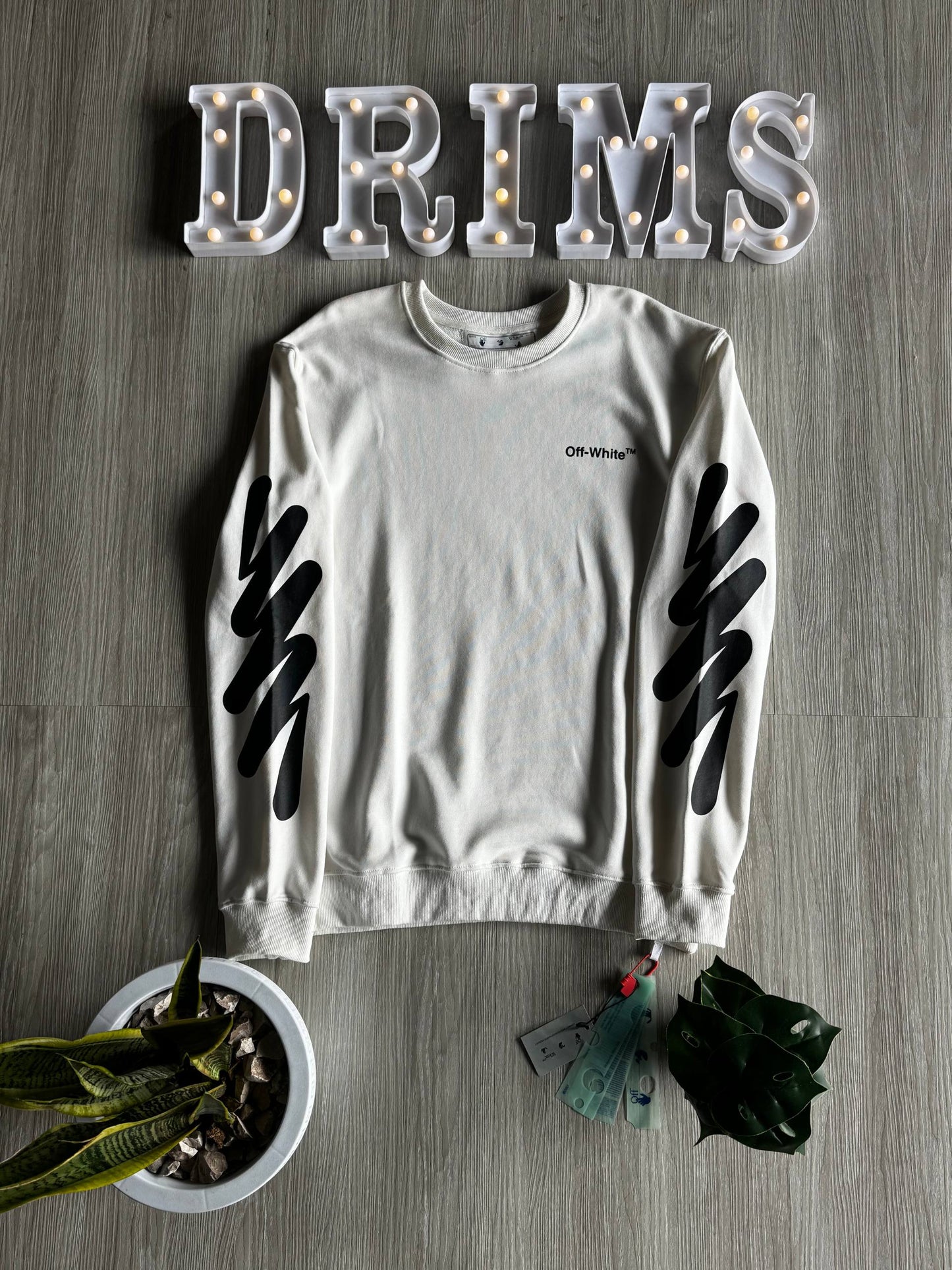 Off white Rayas Negras