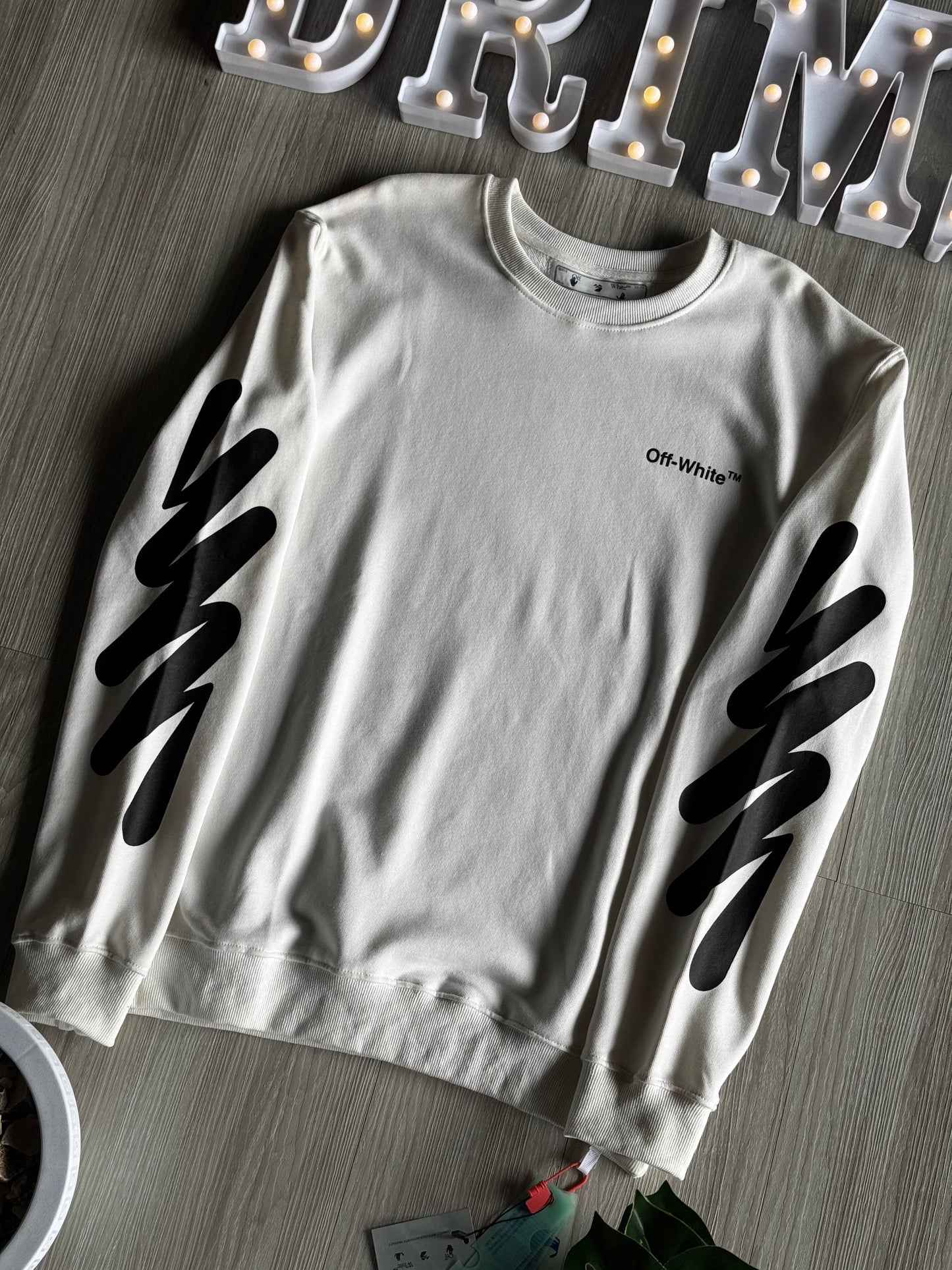 Off white Rayas Negras